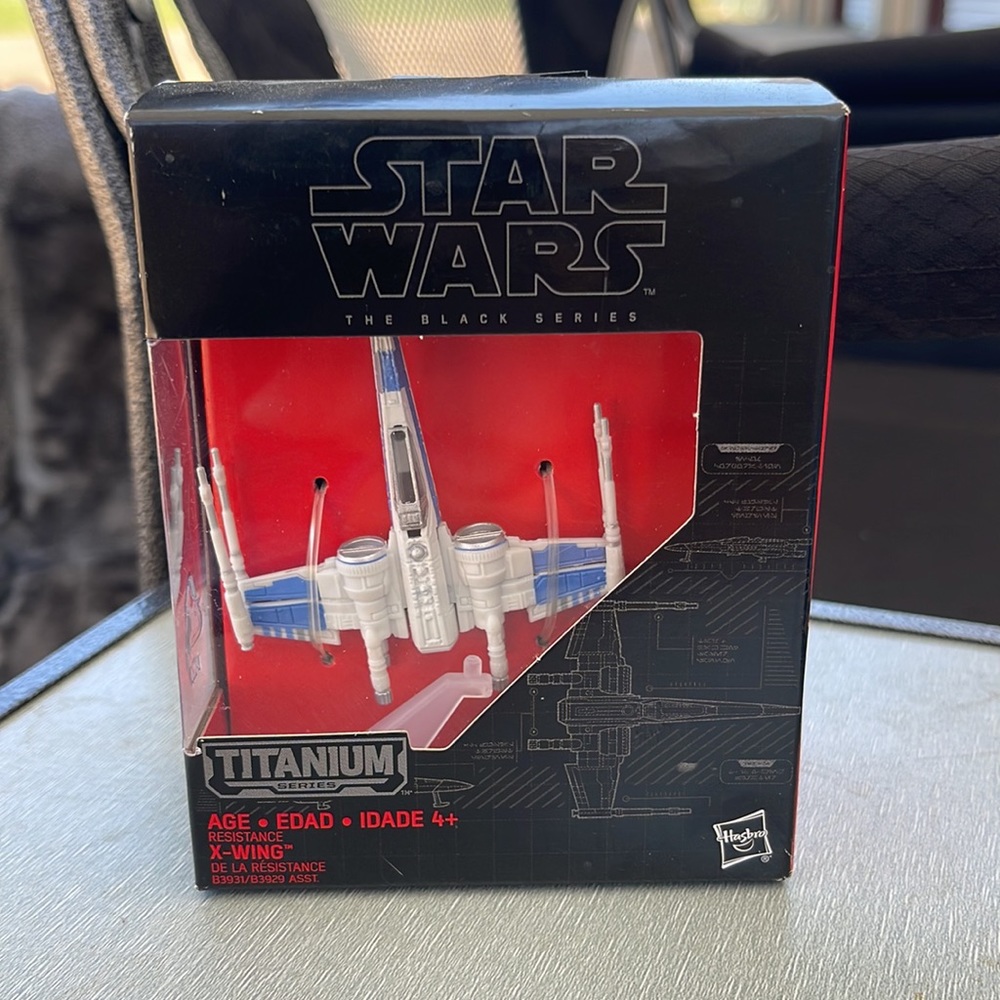 Star Wars Episode VII Black Series Titanium Resistance X-Wing